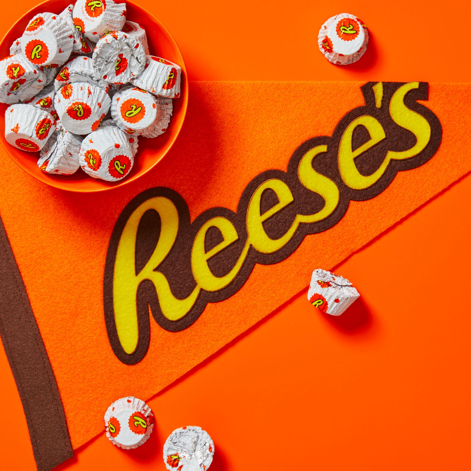REESE’S White Creme Peanut Butter Cups Miniatures 10.5oz Candy Bag - THE HERSHEY COMPANY